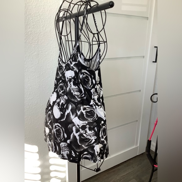 Nice Collection Skull Print Blouse.  Size M - Picture 4 of 6